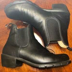 Blundstone Black Leather Heeled Chelsea Boots
